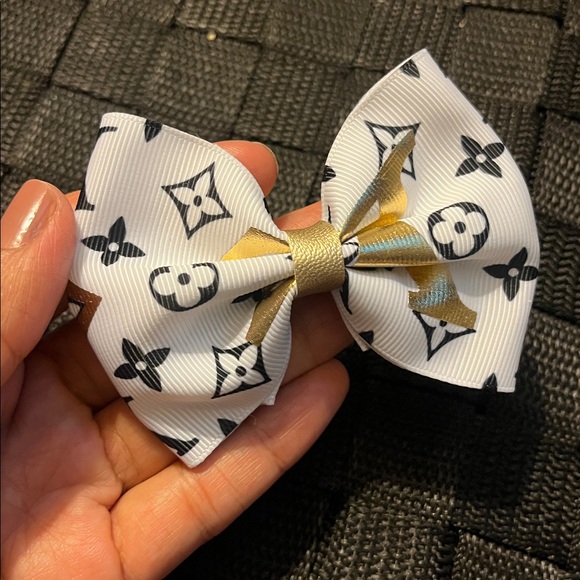 Clip on Fashion Bows - Picture 7 of 10